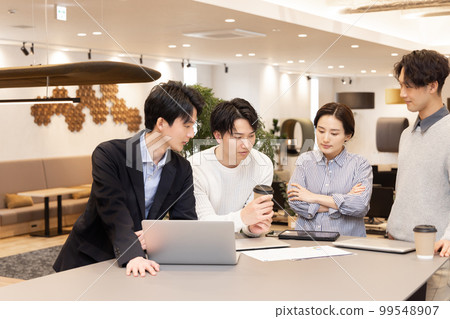 在設計師辦公室工作的人常設會議 在設計師辦公室工作的人常設會議 99548907