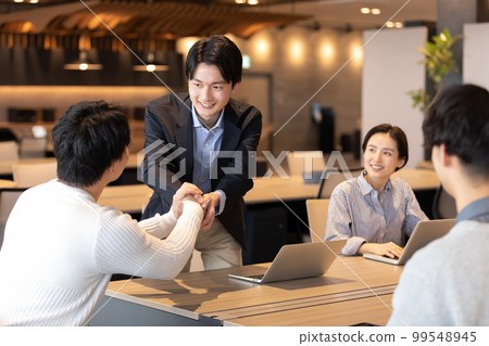 握手業務談判合同締結談判夥伴 99548945