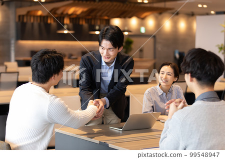 握手業務談判合同締結談判夥伴 握手業務談判合同締結談判夥伴 99548947