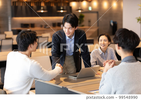 Handshake business negotiation contract conclusion negotiation partner Handshake business negotiation contract conclusion negotiation partner 99548990