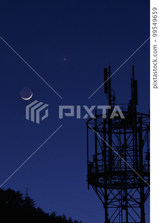 從 NTT 基站看到的月球和金星 從 NTT 基站看到的月球和金星 99549659