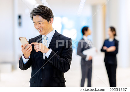 Middle businessman shooting cooperation: LINK FOREST Middle businessman shooting cooperation: LINK FOREST 99551867