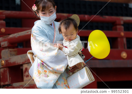 A boy and his mother on a shrine visit A boy and his mother on a shrine visit 99552301