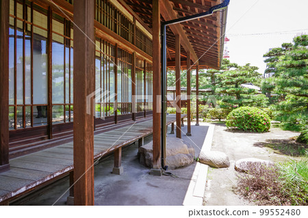 Tamamo Park in Spring Hiunkaku Garden (Takamatsu City, Kagawa Prefecture) Tamamo Park in Spring Hiunkaku Garden (Takamatsu City, Kagawa Prefecture) 99552480