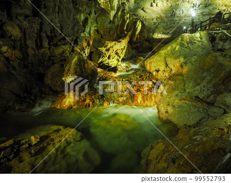 Scenery of Akiyoshi Cave 99552793