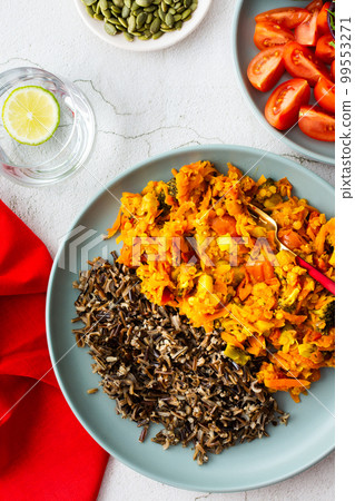 Healthy lunches with wild rice 99553271