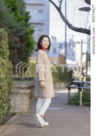 Arafif woman walking in the city Portrait 99554027