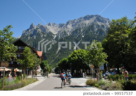 德國，米滕瓦爾德，Bahnhofstrasse，Karwendel 山 99557537
