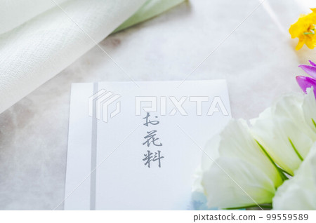 鮮花和禮品袋 鮮花和禮品袋 99559589