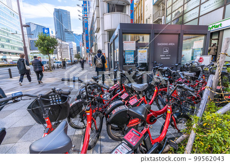 日本東京的城市景觀,俯瞰赤坂見附站前的吸煙區 日本東京的城市景觀,俯瞰赤坂見附站前的吸煙區 99562043