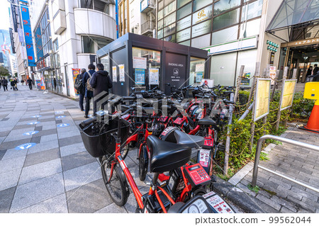 日本東京的城市景觀，俯瞰赤坂見附站前的吸煙區 99562044