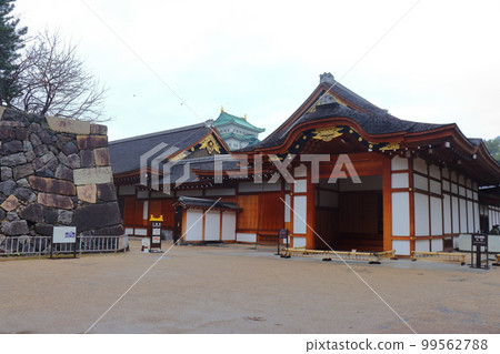 Honmaru Palace and the keep from the gap 99562788