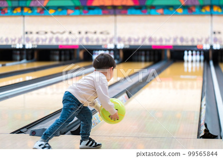 boy playing bowling boy playing bowling 99565844