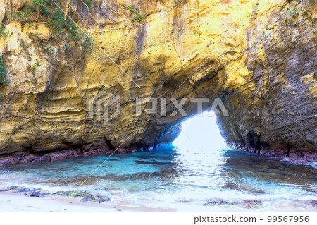 Ryugu Cave and beach 99567956