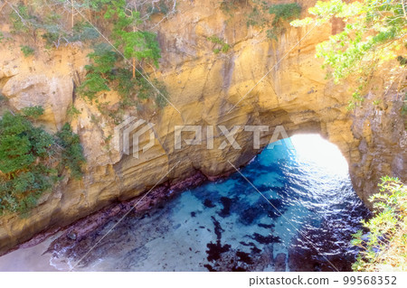 Overlooking the Ryugu Cave 99568352