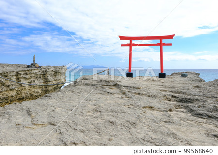 Shirahama Shrine Sea Red Torii 99568640
