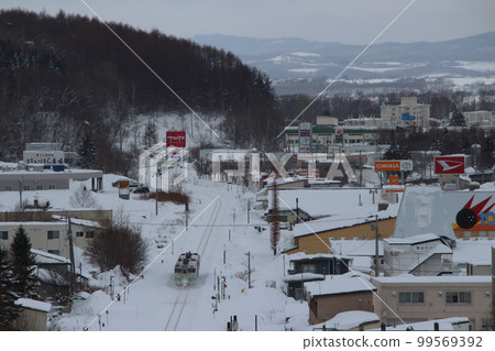 Kiha 40 on the Sekihoku Main Line through the cold Abashiri city 99569392