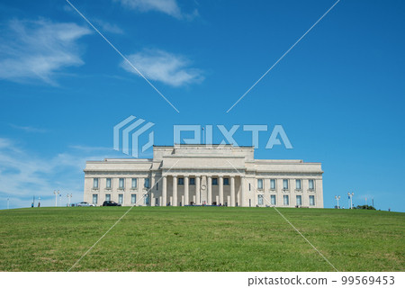 The Auckland war memorial museum in the sunny and clear sky day. 99569453