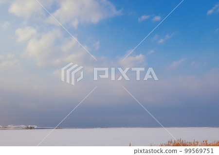 Evening view of frozen Lake Notoro Evening view of frozen Lake Notoro 99569751