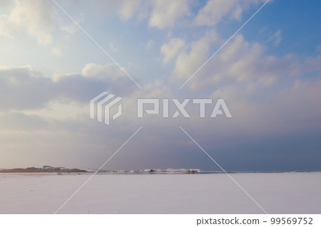 Evening view of frozen Lake Notoro Evening view of frozen Lake Notoro 99569752