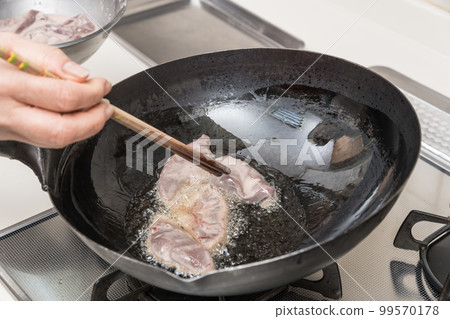 【製作炒肝和豬肝】 【製作炒肝和豬肝】 99570178