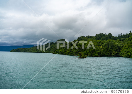 Scenery of Lake Towada on a sightseeing boat (Aomori Prefecture) Scenery of Lake Towada on a sightseeing boat (Aomori Prefecture) 99570556