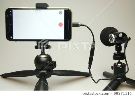 Video recording with smartphone and external microphone 99571115