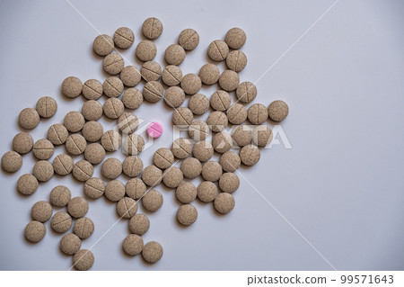 One pink pill was placed with senna herbal medicine One pink pill was placed with senna herbal medicine 99571643