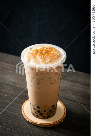 Taiwan milk tea with bubble 99571660