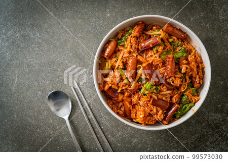 Stir-fried squid or octopus with Korean spicy sauce rice bowl Stir-fried squid or octopus with Korean spicy sauce rice bowl 99573030
