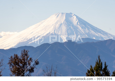 Mt.Fuji seen from Mt.Takao from Mt.Jinba in winter Mt.Fuji seen from Mt.Takao from Mt.Jinba in winter 99573394