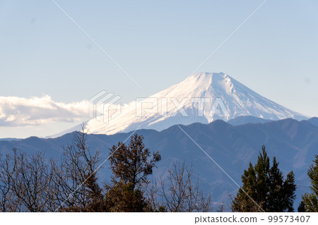 Mt.Fuji seen from Mt.Takao from Mt.Jinba in winter Mt.Fuji seen from Mt.Takao from Mt.Jinba in winter 99573407