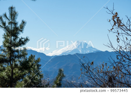Mt.Fuji seen from Mt.Takao from Mt.Jinba in winter Mt.Fuji seen from Mt.Takao from Mt.Jinba in winter 99573445