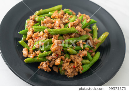 stir-fried french bean or green bean with minced pork stir-fried french bean or green bean with minced pork 99573873
