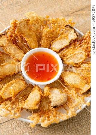 deep fried Enoki mushroom and King Oyster mushroom with spicy dipping sauce 99573875