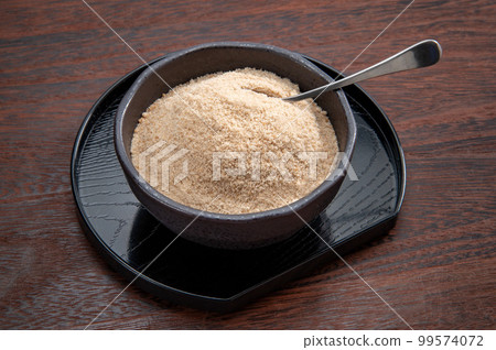 奄美群島用甘蔗製成的糖 99574072