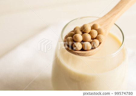 Soybeans and soy milk Protein image material 99574780