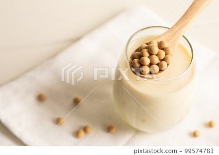 Soybeans and soy milk Protein image material 99574781