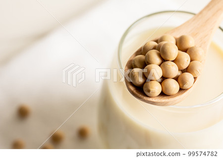 大豆和豆漿蛋白質圖像素材 99574782