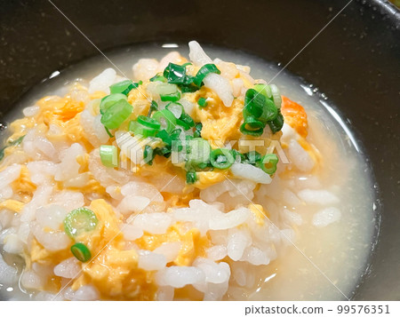 Egg rice porridge to finish the pot Egg rice porridge to finish the pot 99576351