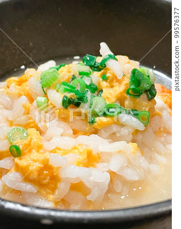 Egg rice porridge to finish the pot Egg rice porridge to finish the pot 99576377