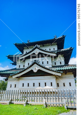 Hirosaki Castle tower in sunny weather (Hirosaki City, Aomori Prefecture) Hirosaki Castle tower in sunny weather (Hirosaki City, Aomori Prefecture) 99576748