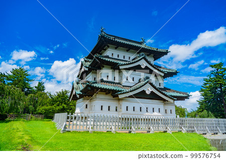 Hirosaki Castle tower in sunny weather (Hirosaki City, Aomori Prefecture) Hirosaki Castle tower in sunny weather (Hirosaki City, Aomori Prefecture) 99576754