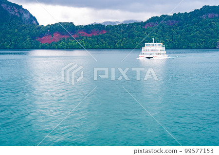 Scenery of Lake Towada on a sightseeing boat (Aomori Prefecture) Scenery of Lake Towada on a sightseeing boat (Aomori Prefecture) 99577153