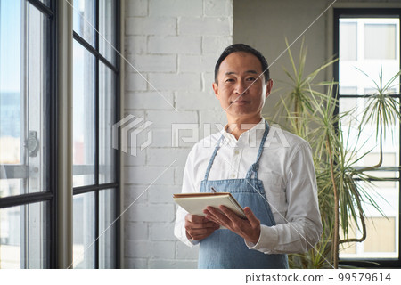 restaurant management man restaurant management man 99579614