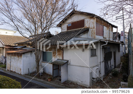 住宅區的老房子 99579626