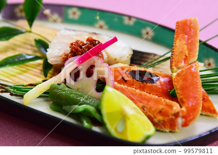 Japanese Cuisine Grilled Matsuba Crab Japanese Cuisine Grilled Matsuba Crab 99579811