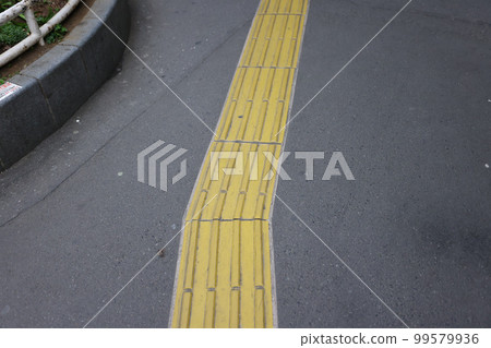 冬季/早春道路人行道和触覺塊 冬季/早春道路人行道和触覺塊 99579936