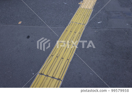 冬季/早春道路人行道和触覺塊 冬季/早春道路人行道和触覺塊 99579938