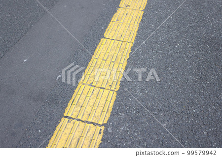冬季/早春道路人行道和触覺塊 冬季/早春道路人行道和触覺塊 99579942